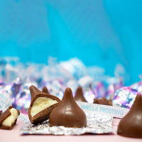 Hershey's Kisses Vanilla Frosting - 9oz | Candy Funhouse